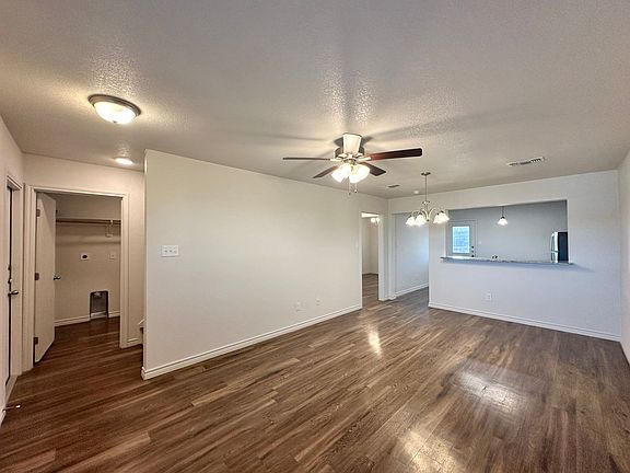 4th image of 1810 Montell St