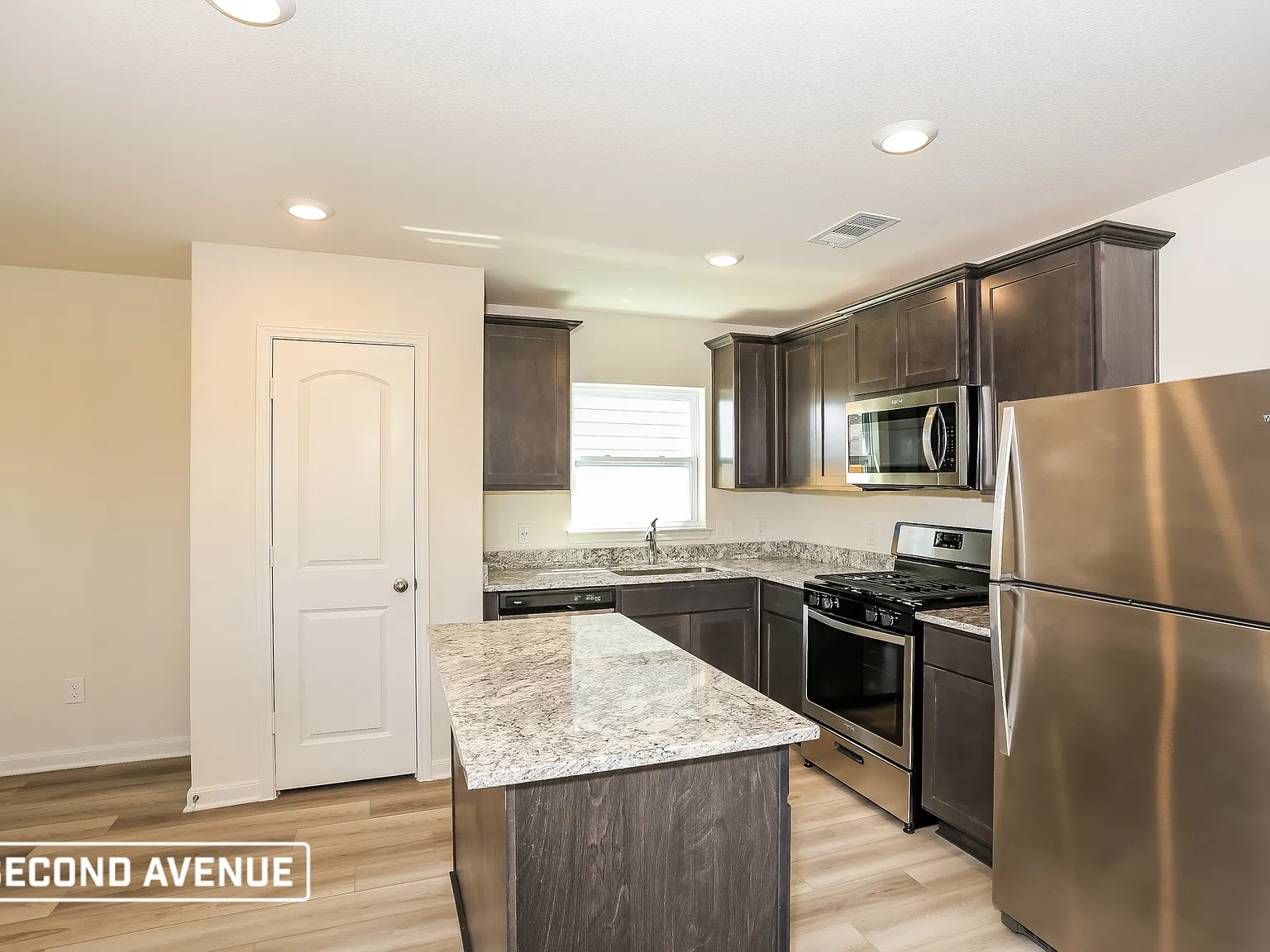 3 bed, 2.0 bath, 1604 sqft, $1,995 — Photo 4