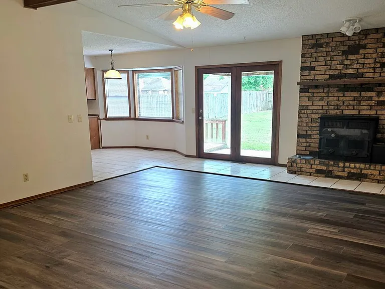 3228 W Village Ln — Photo 3