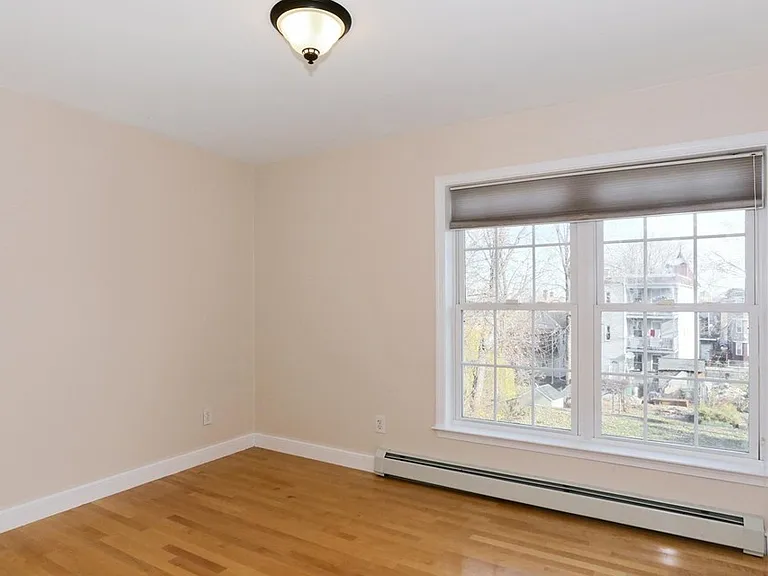 24 Burrell St — Photo 13