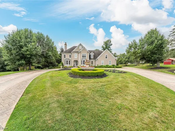 915 Creek View Dr, Aurora, OH 44202