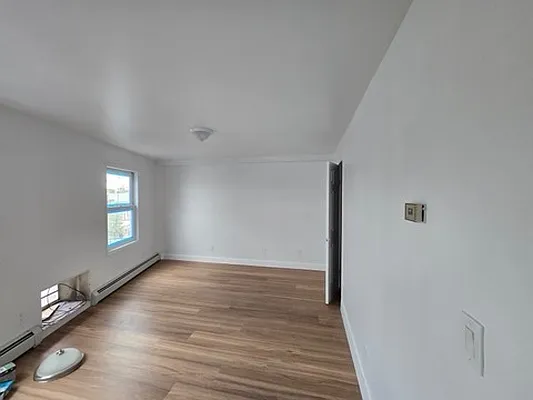 Rented by Plaza Realty | media 4