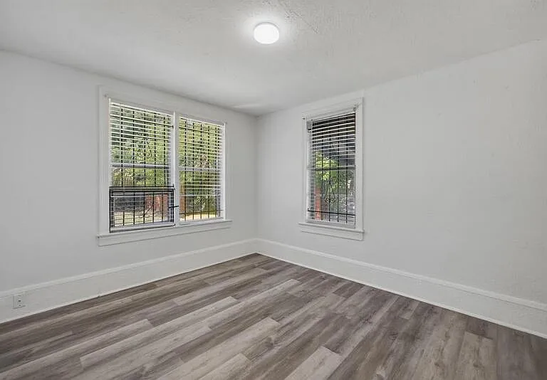 1216 W 24th St #1 — Photo 13