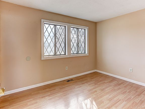 5th image of 191 Interlaken Dr
