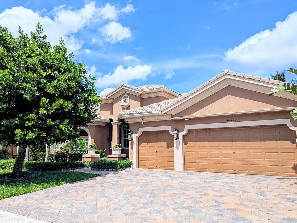 10640 Oak Meadow Ln