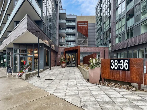 38 Howard Park Ave #421, Toronto, ON M6R 0A7