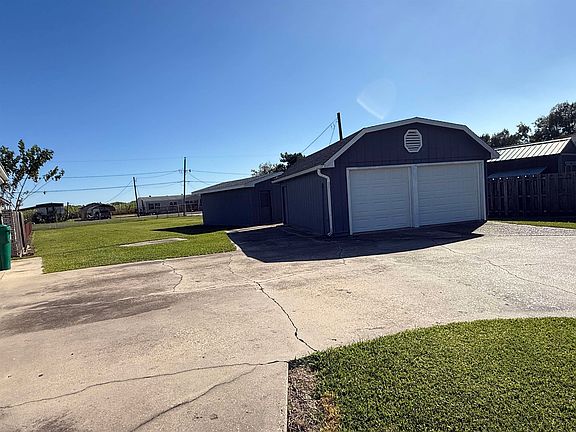 3rd image of 291 New Haven St