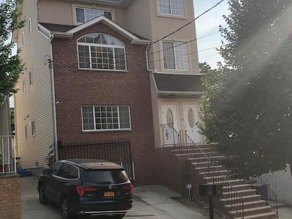 2nd image of 38 Avon Pl #1