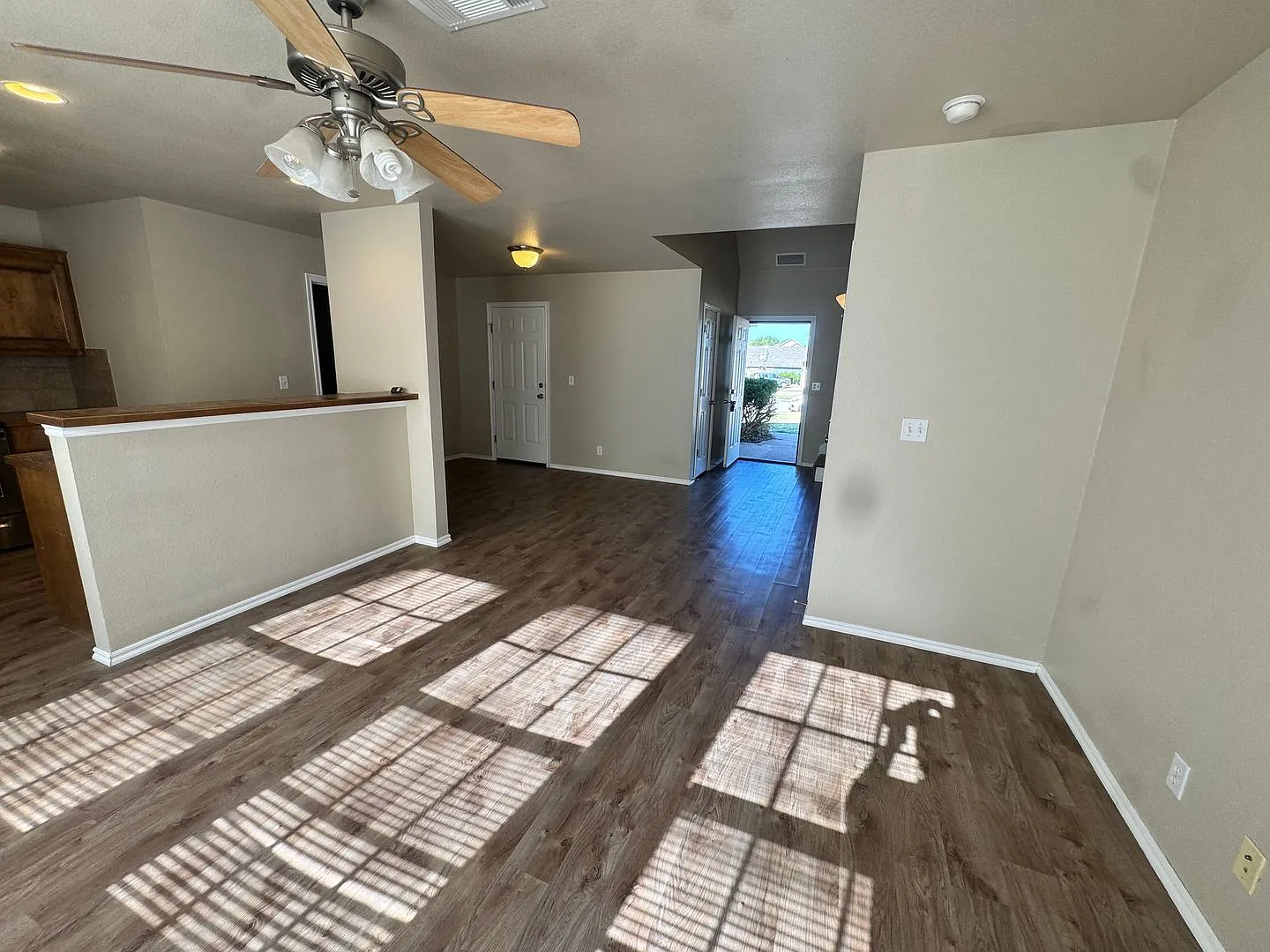 2bd 2ba townhome adorable and clean — Photo 3
