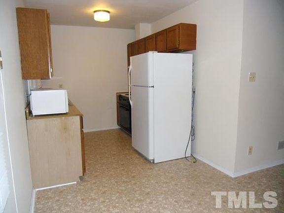 5th image of 1008 Medina St