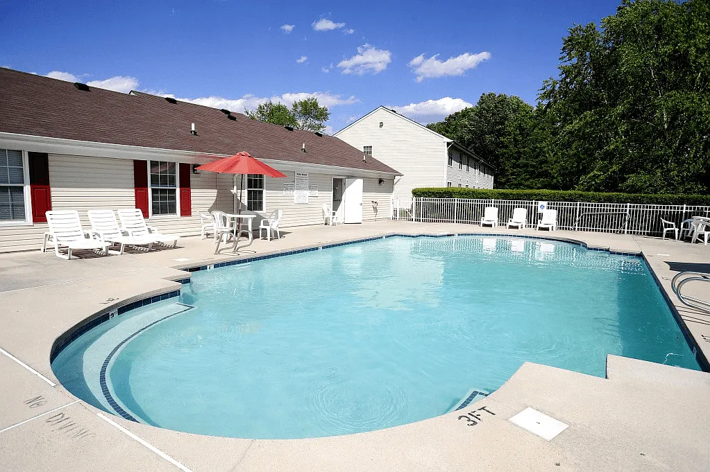 Woodbridge Apartments — Photo 3