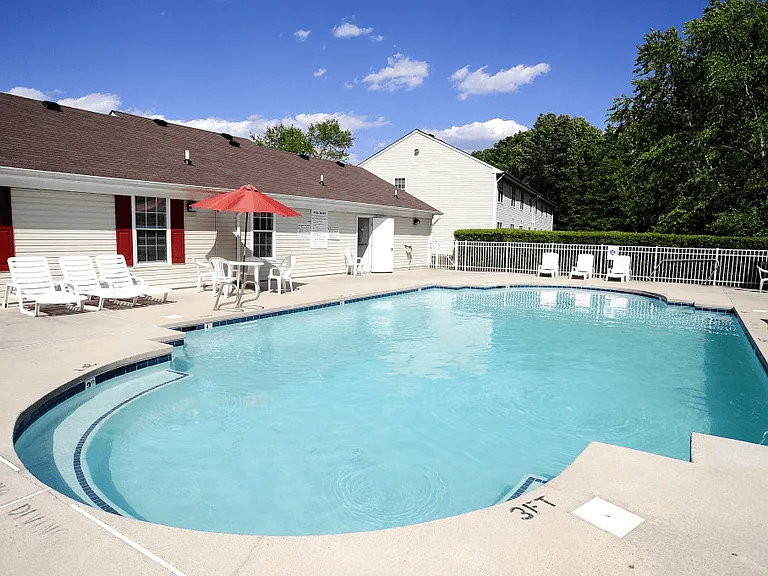 Woodbridge Apartments — Photo 3