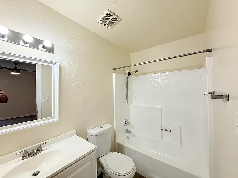 12815 N 113th Ave #2 — Photo 11
