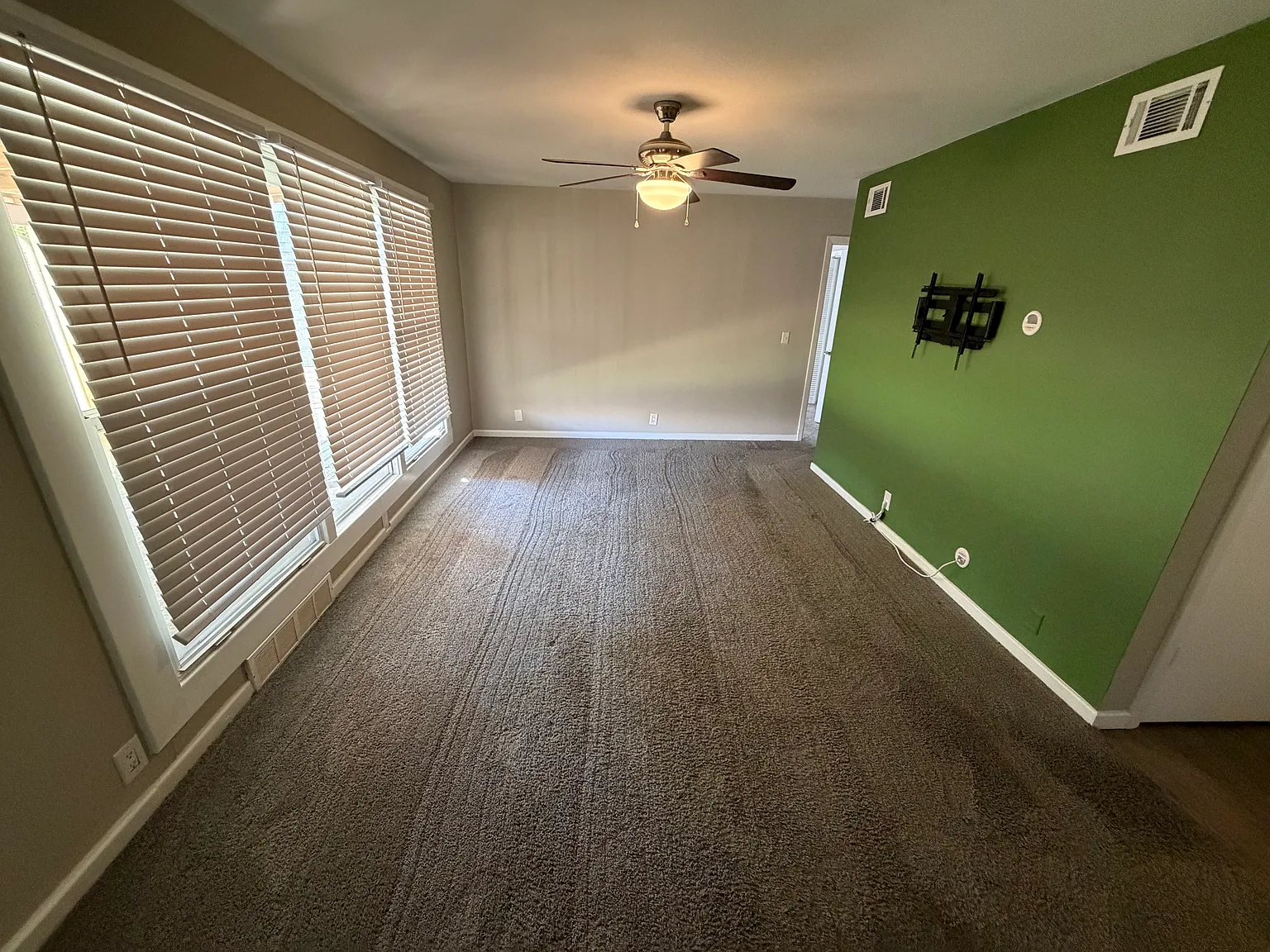 3 bed, 1.5 bath, 1120 sqft, $1,385 — Photo 4