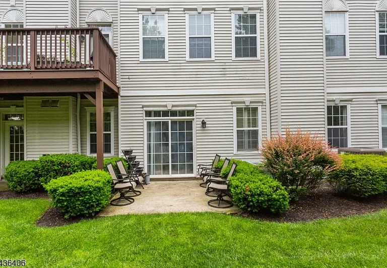 28 Devonshire Dr — Photo 10