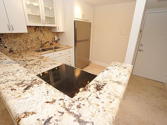 3rd image of 1228 West Ave APT 513