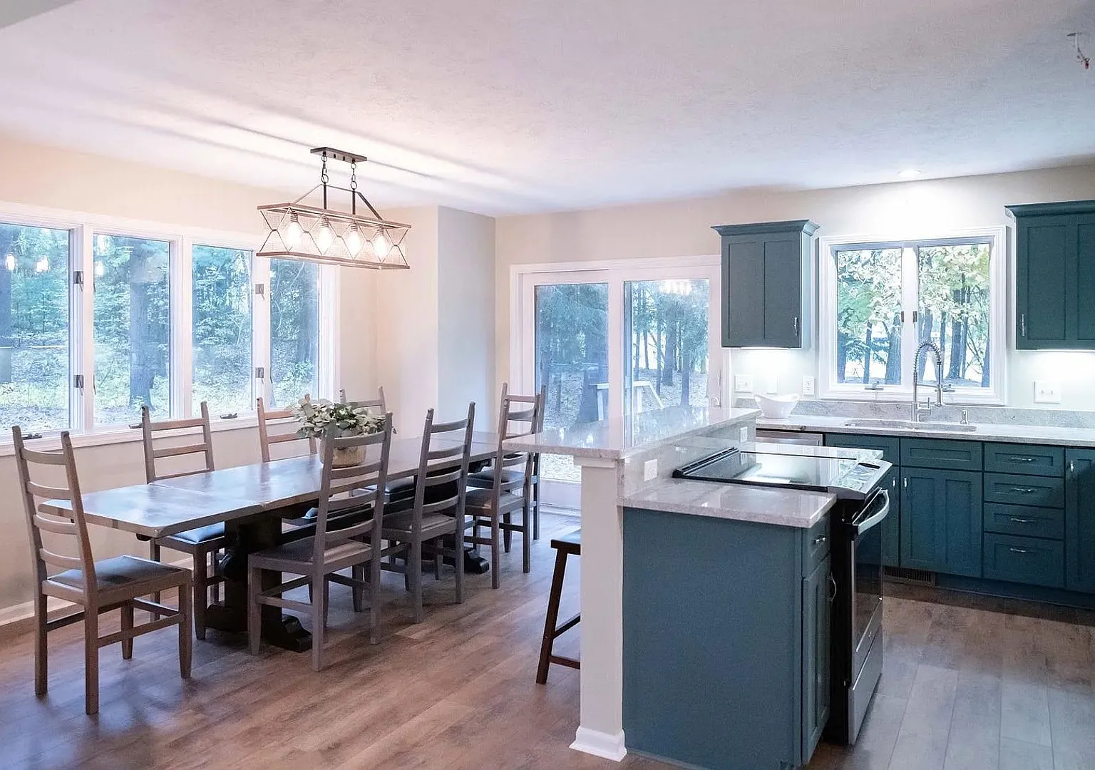 Gorgeous 3-Bedroom Waterfront Home in Saugatuck — Photo 4