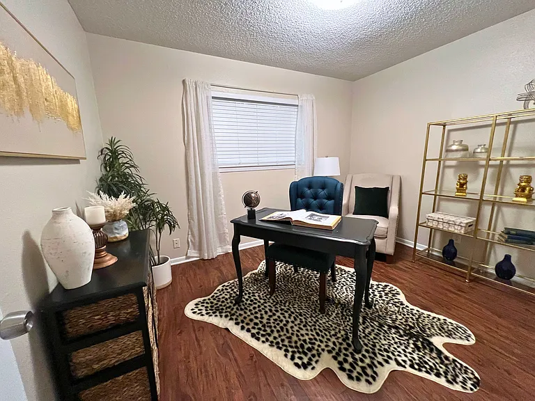 Bedroom / Office