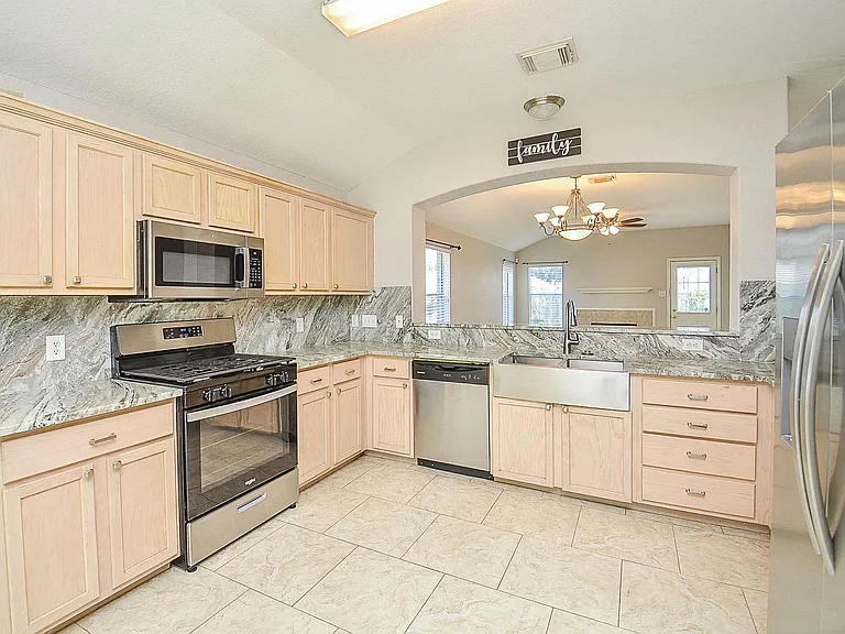 14618 Rochelle Ct — Photo 12