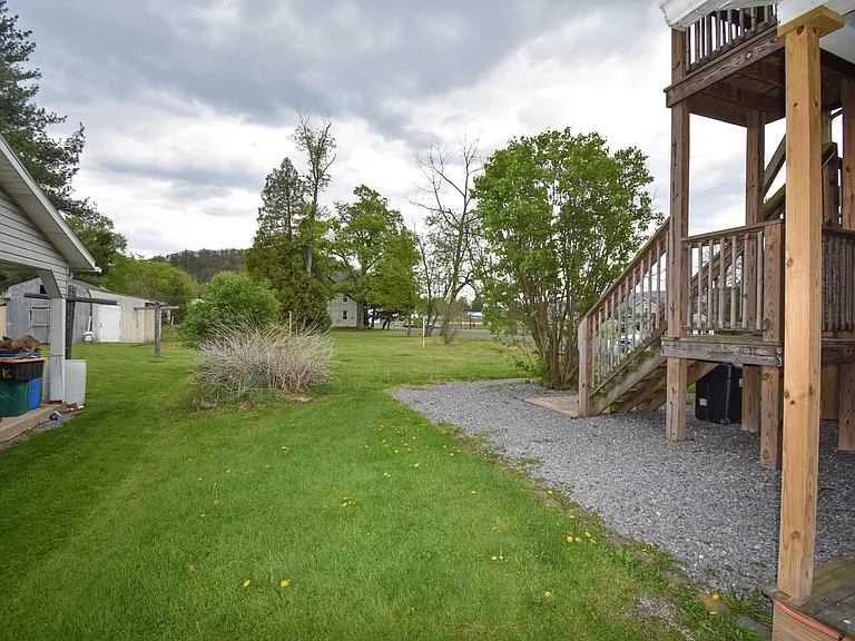 3 Fairview St — Photo 3