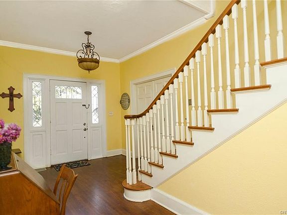 5th image of 525 Linden St