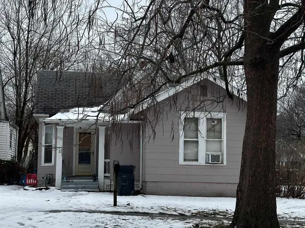 1223 SW 1st St, Topeka, KS 66606