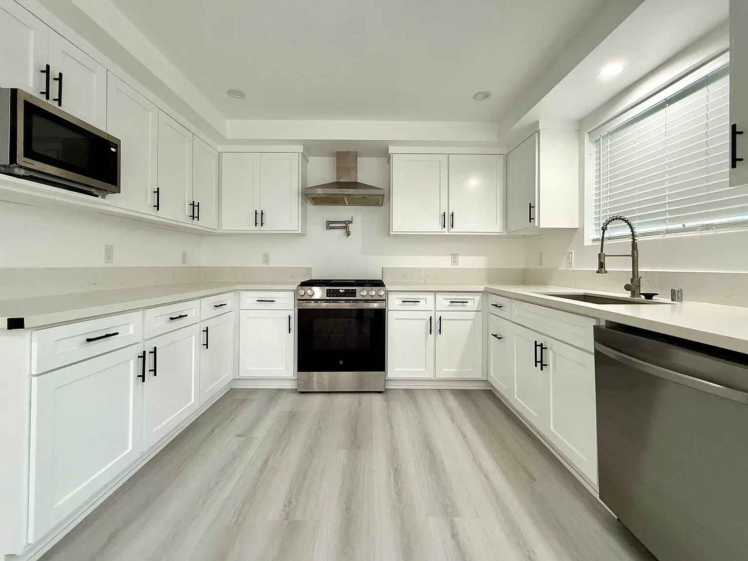 2 bed, 750 sqft, $2,200 — Photo 3