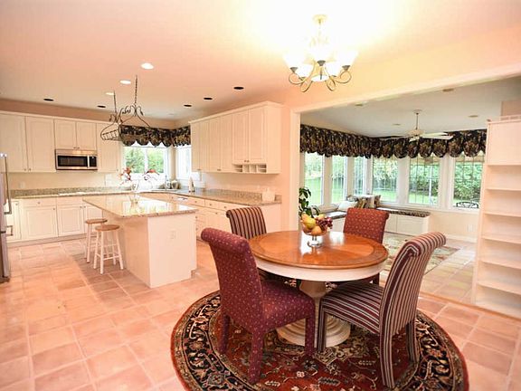 3rd image of 3137 Wolf Run Ct