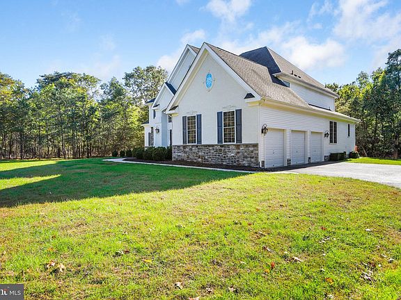 5th image of 56 Oxford Cir