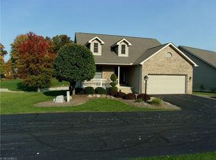 57 Timber Lake Dr, Hubbard, OH 44425