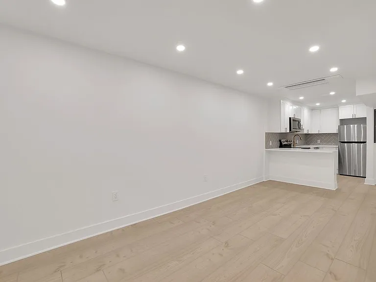 644B S Illinois St — Photo 3