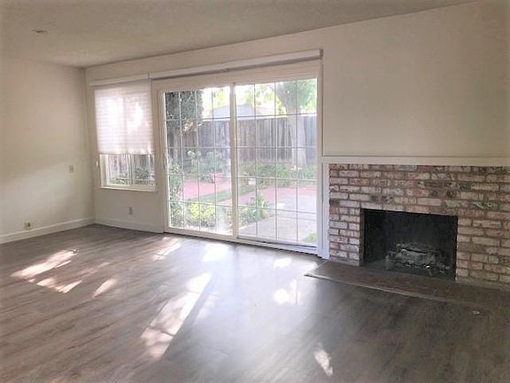 4th image of 1041 Sherman Oaks Dr