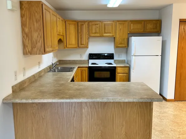 1540 W Pine St APT 404, Baraboo, WI 53913