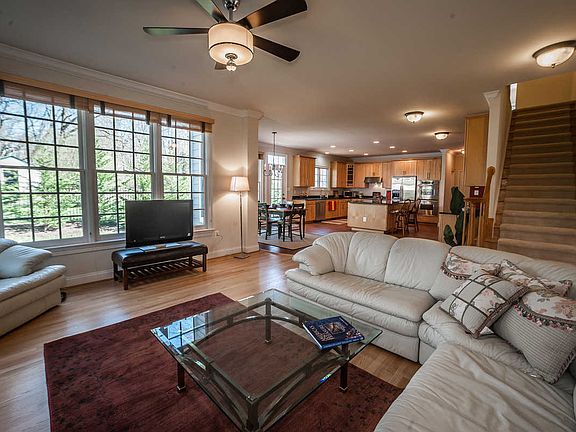 Family room leading to kitch