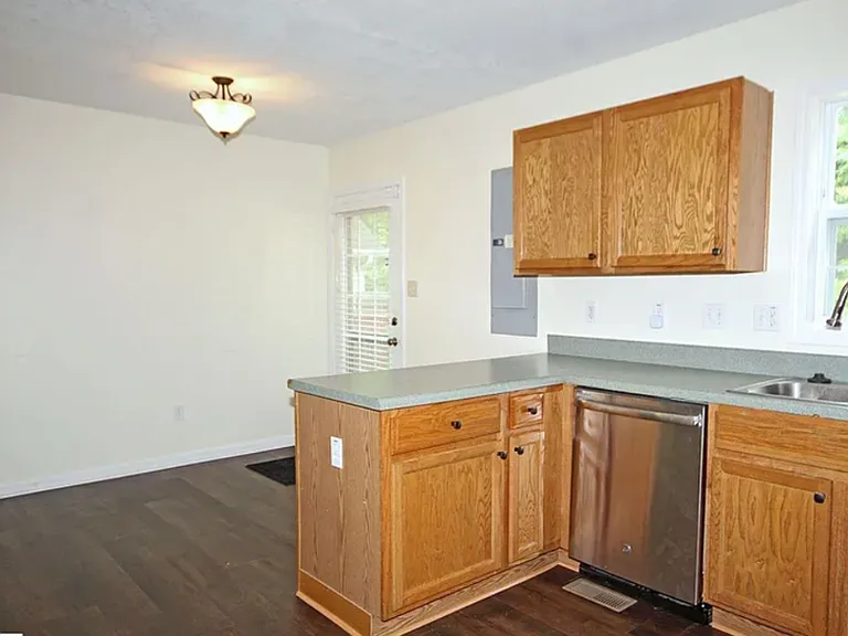 41 E Castle Dr — Photo 7