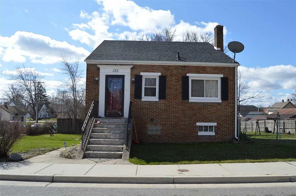 135 E Battell St photo 1