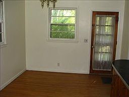 5th image of 912 Crownhill Dr