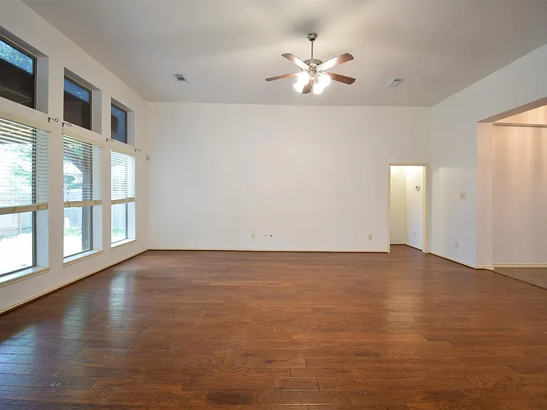 1511 Eden Meadows Dr — Photo 13