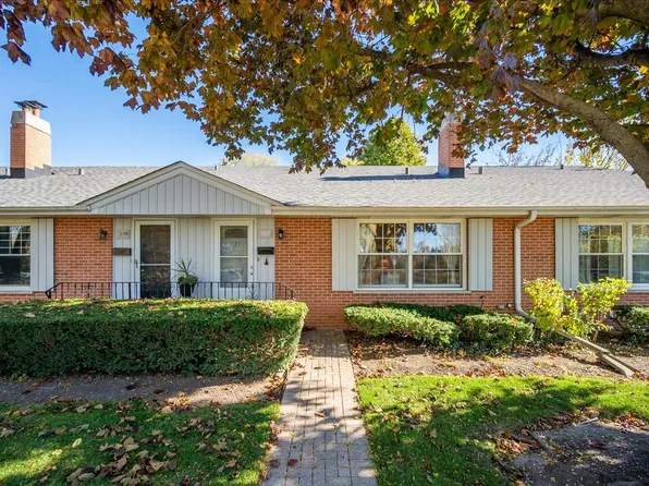 387 Bristol St, Northfield, IL 60093