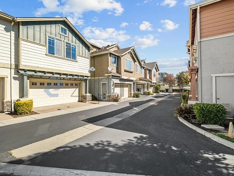 6325 Bray Ct — Photo 3