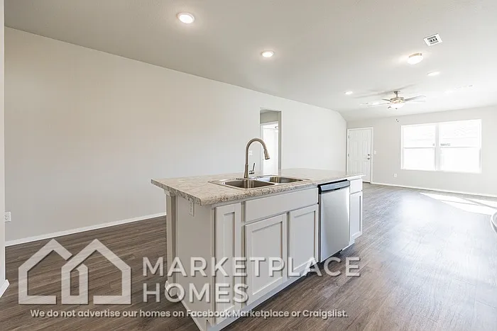 981 E Starling St — Photo 12