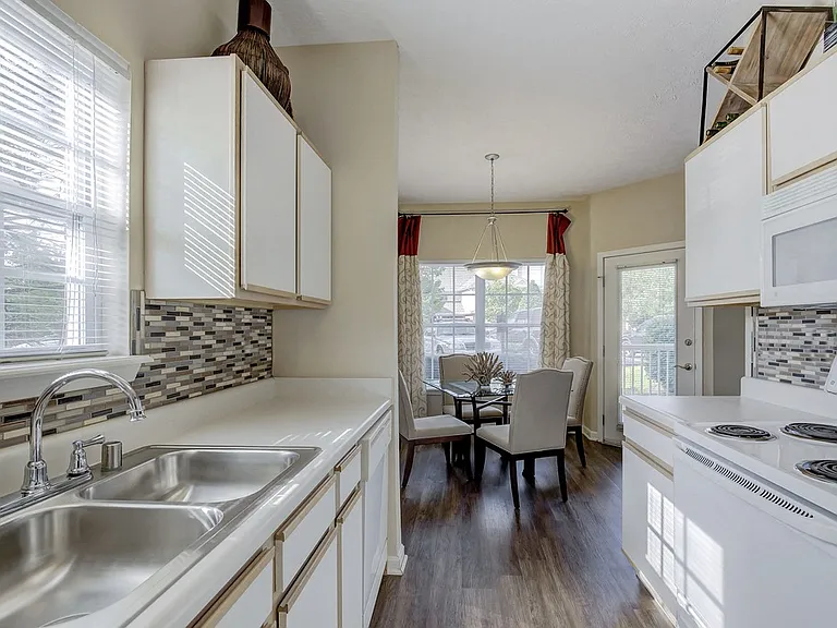 The Legends Apartments — Photo 2