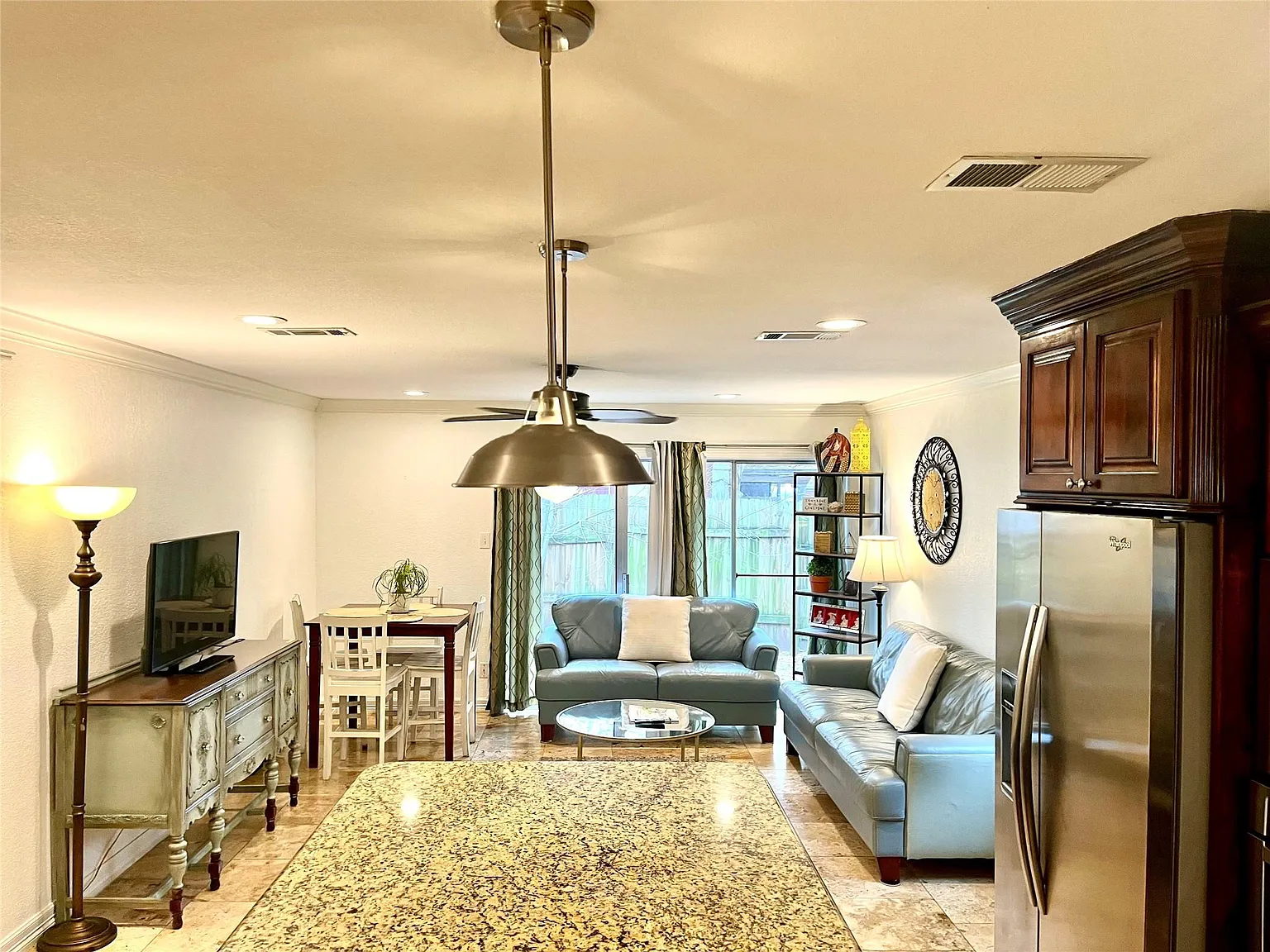 3 bed, 2.0 bath, 1112 sqft, $2,500 — Photo 1