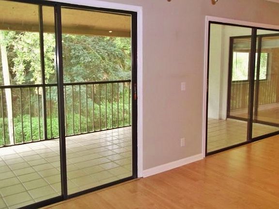 Light steams in through 2 sliders