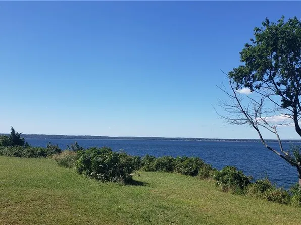 45 Wickford Ave, Jamestown, RI 02835