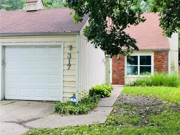 317 Northwood Ln, Lawrence, KS 66044