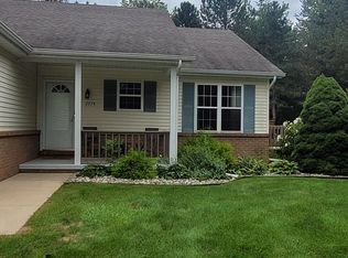 7774 E Ridge Dr, Almont, MI 48003