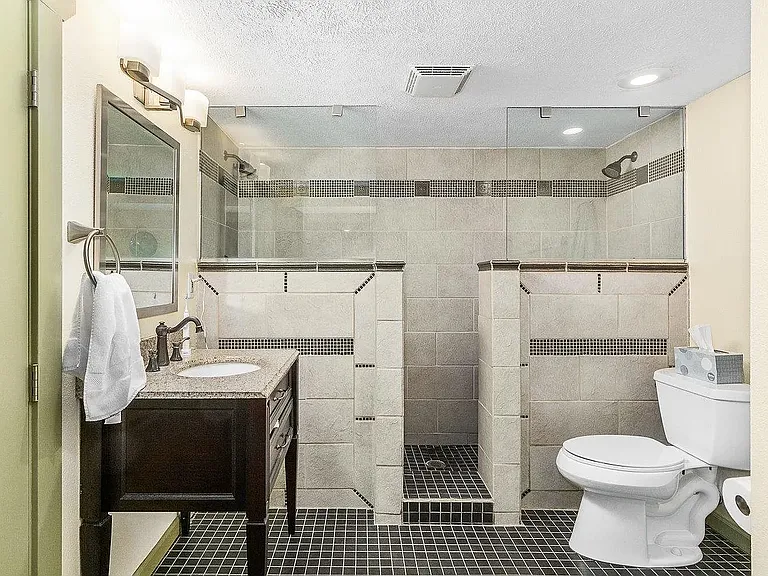 1202 E 36th Ave — Photo 12