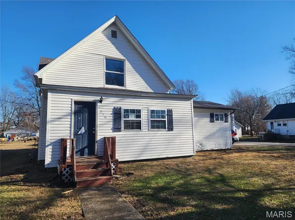 216 S Pine St, Stonington, IL 62567