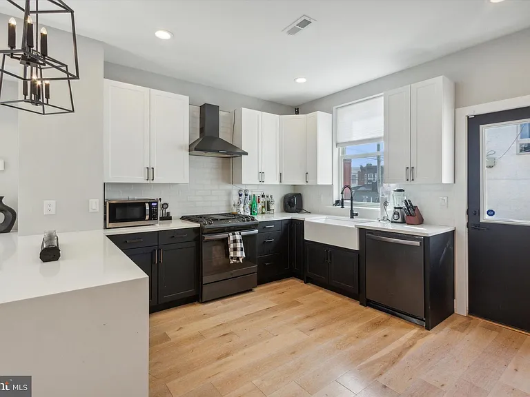 1500 N Myrtlewood St — Photo 5